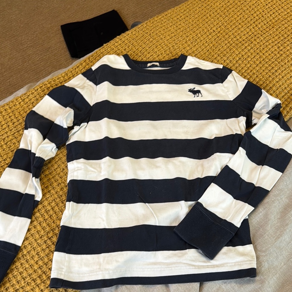 Abercrombie & Fitch Striped Navy and White long sleeve knit